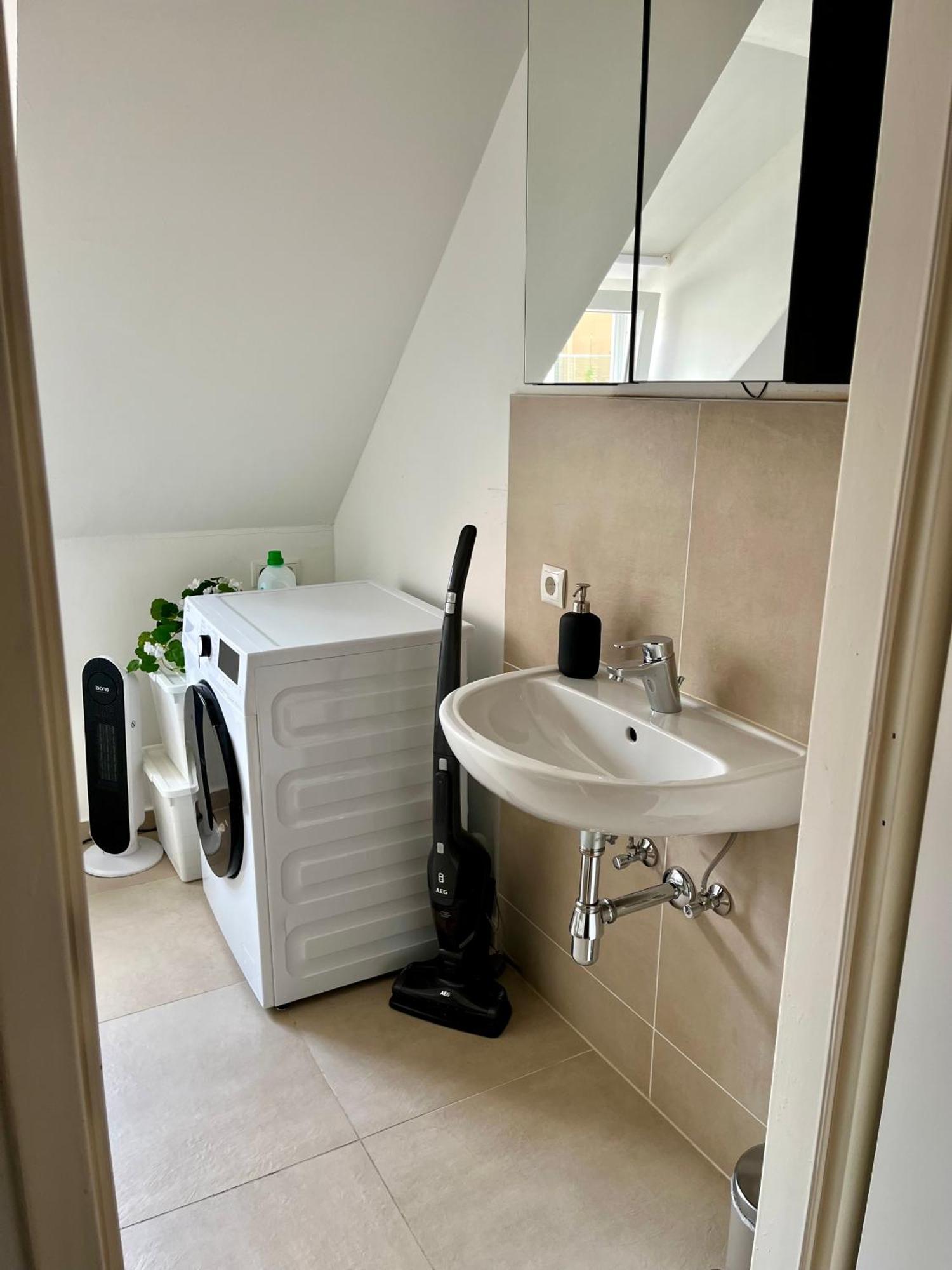 Flores City Center Studio - Easy Self-Check-In Graz Exteriör bild