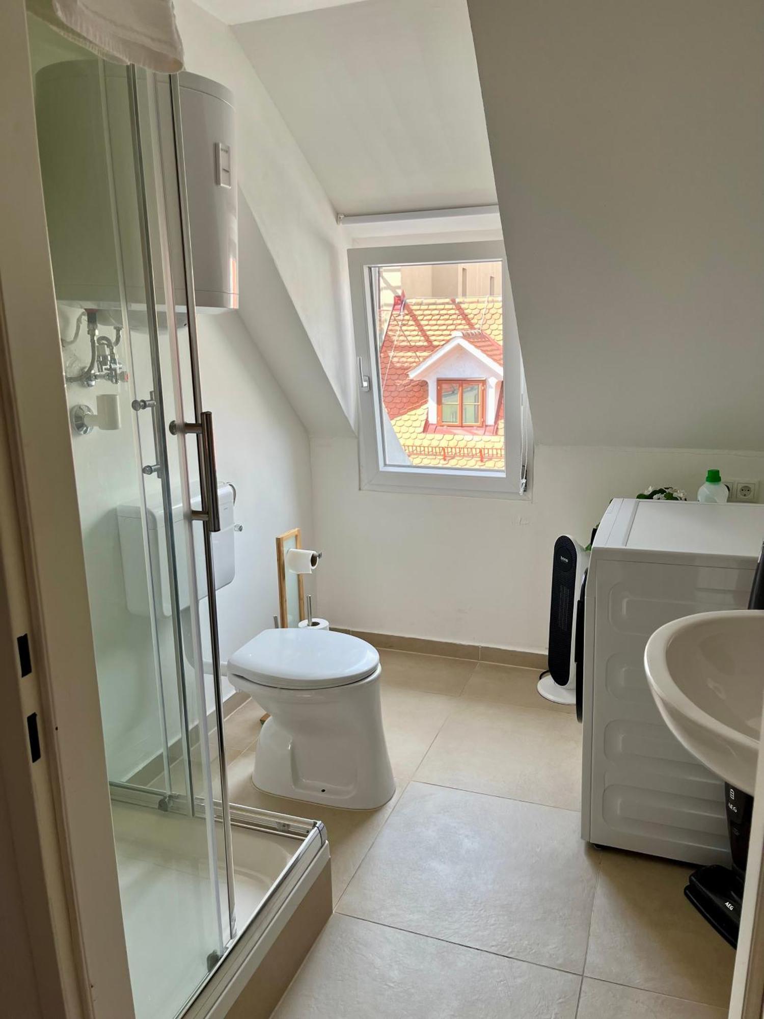 Flores City Center Studio - Easy Self-Check-In Graz Exteriör bild